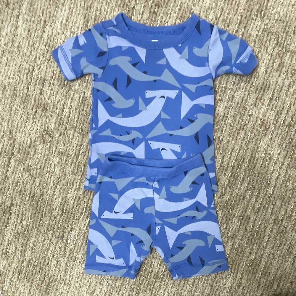 Tea Collection Boys Size 2 2-Piece Pajama Set Blue Gray Shark Print Cotton